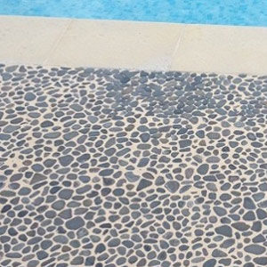 béton désactivé de piscine